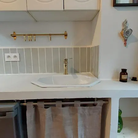 For 2 In The Center Of Apartment